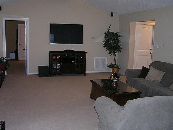 5th image of 407 Old Colony Dr