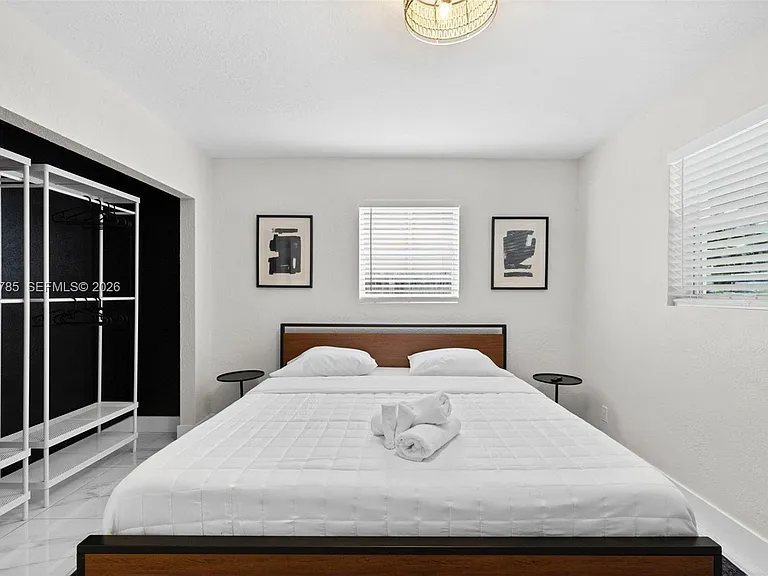 710 SW 70th Ave — Photo 5