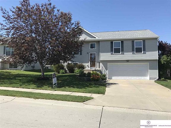 5th image of 16114 Blackwalnut St