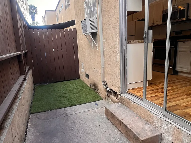 3562 Mentone Ave — Photo 13
