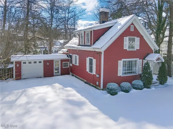 42 E Cottage St, Chagrin Falls, OH 44022