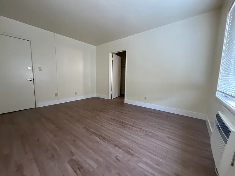 Judith Manor - 1522 N — Photo 22