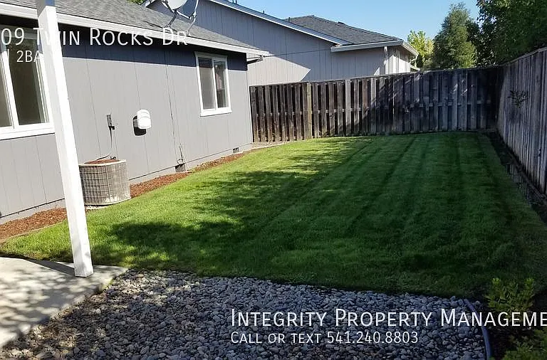 1209 Twin Rocks Dr — Photo 12