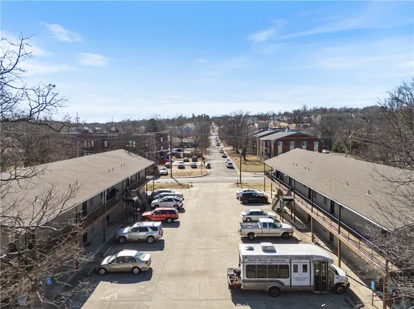 884 W Holly St, Fayetteville, AR 72703