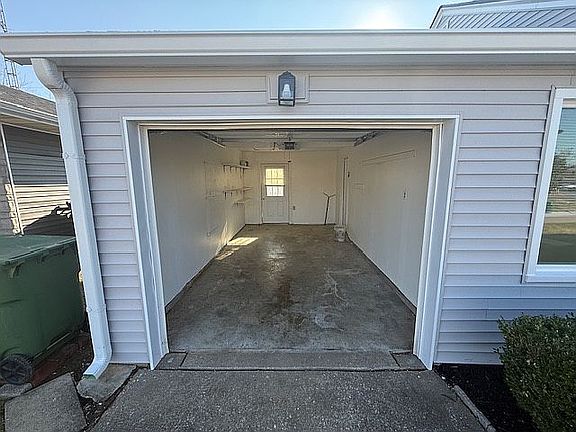 4th image of 6 Colonial Ct