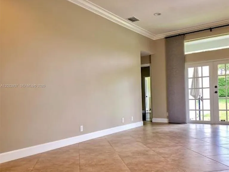 953 Tanglewood Cir — Photo 4