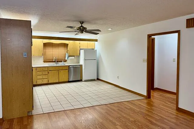 2 bed, 2.0 bath, 1039 sqft, $1,800 — Photo 2