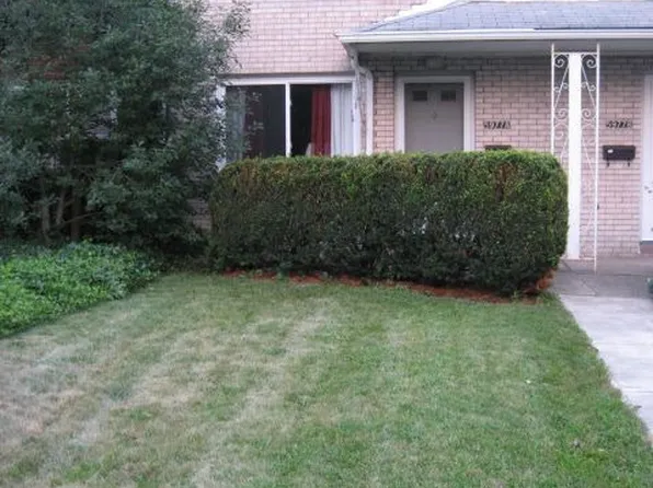 5977 Glenway Dr #A, Brookpark, OH 44142