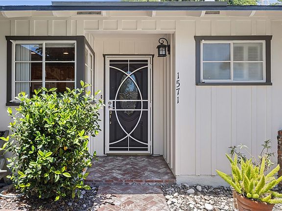 3rd image of 1571 W Pacific Pl
