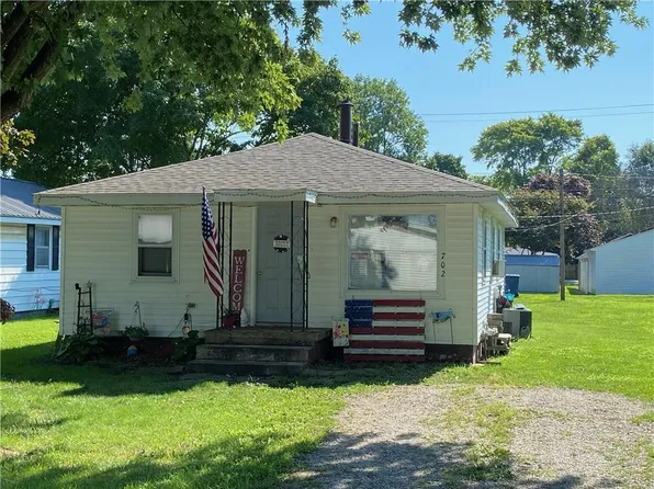 702 Lawndale Ave, Tilton, IL 61833