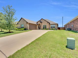 208 Hitching Post Rd, Red Oak, TX 75154