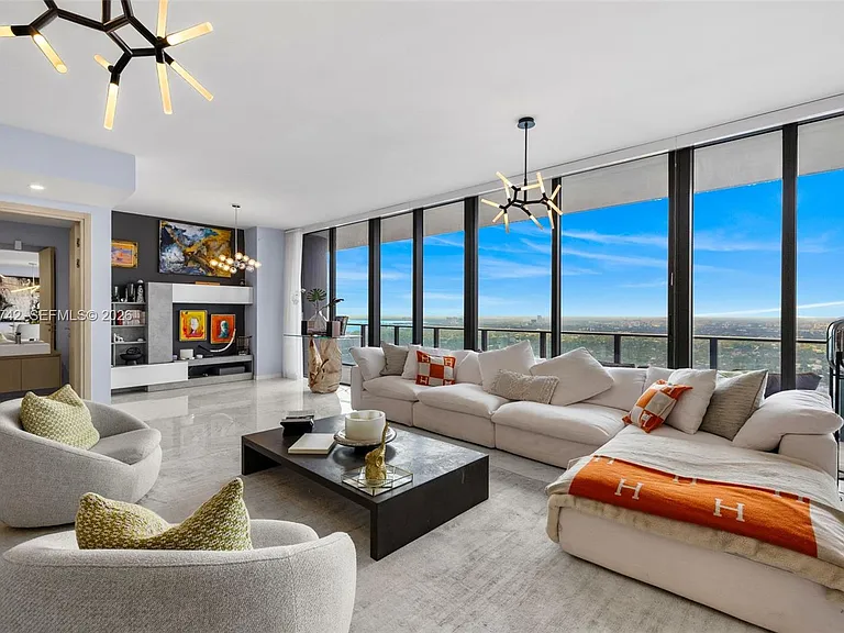 1000 Brickell Plz #Penthouse 5304 — Photo 2