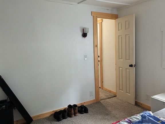 5th image of 302 Mobile St