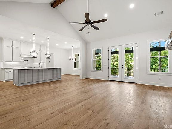 4th image of 323 Maderas Dr