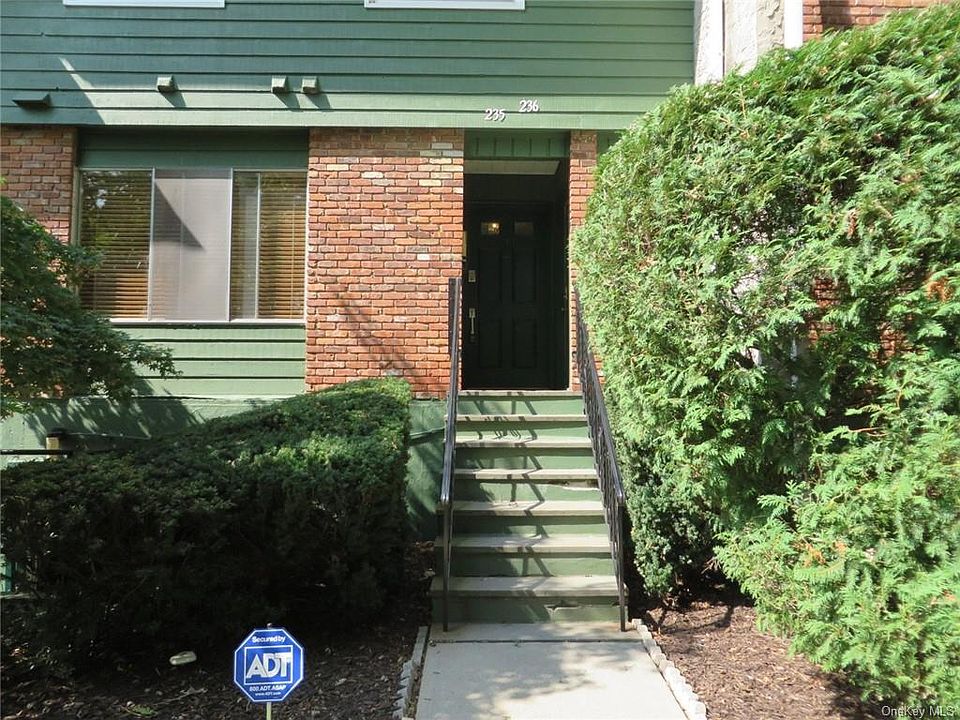 1st image of 235 Coachlight Sq #235