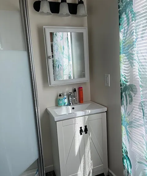 912 E Oregon St — Photo 11