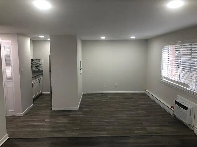 Pleasant Park Apartments — Photo 11
