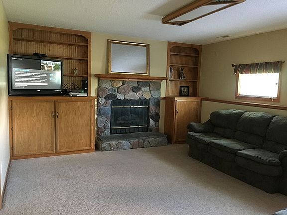 3rd image of 302 Hillcrest Dr