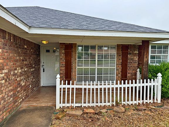 2nd image of 1112 Lisa Ln