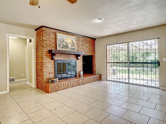 4th image of 4925 Glade St