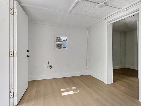 3rd image of 1105 N Sylvania Ave #B