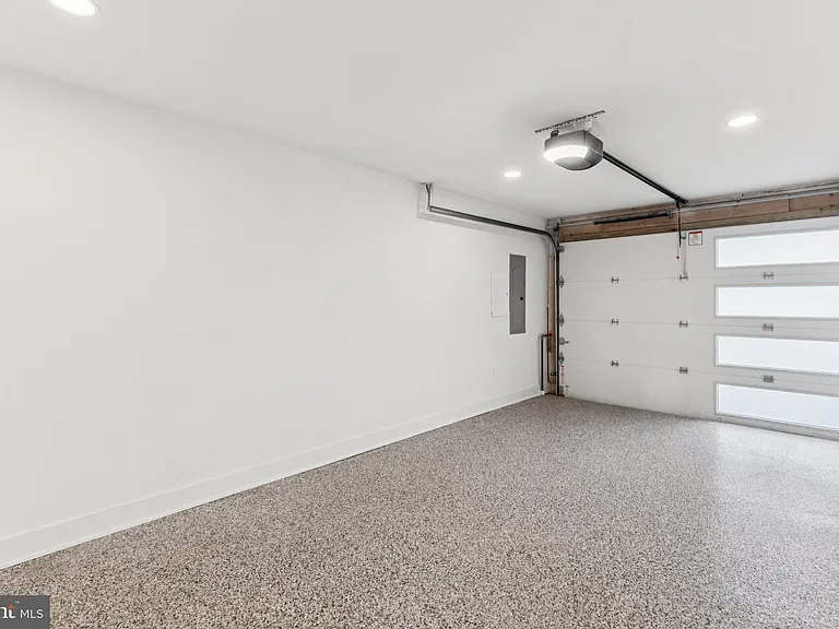 739 N Capitol St — Photo 31