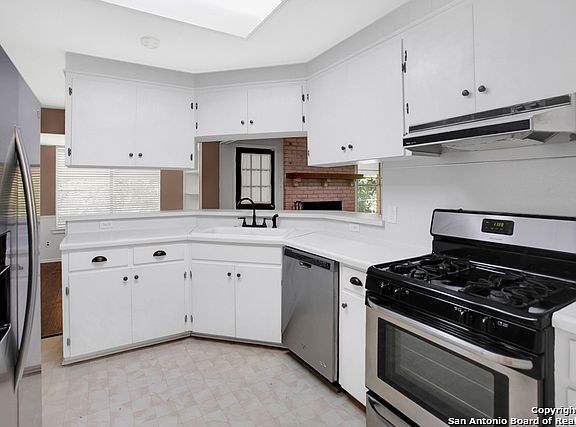 4th image of 2202 Copper Hill Dr