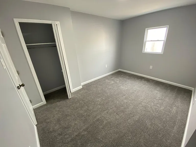 419 Jackson St — Photo 15
