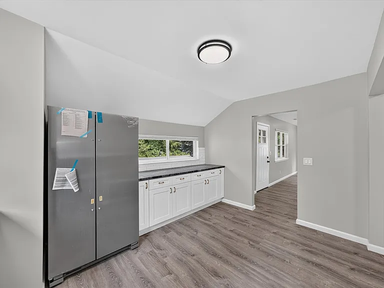 21150 Avon Ln — Photo 4