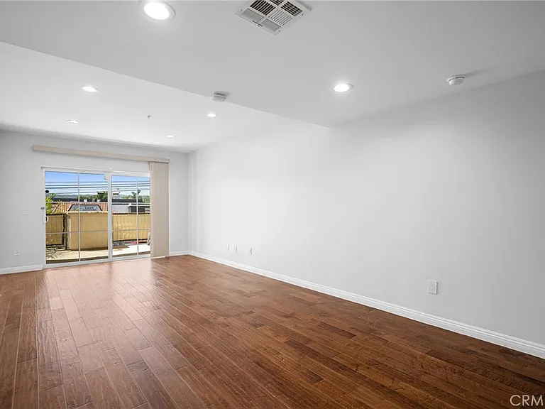 6800 Corbin Ave — Photo 6