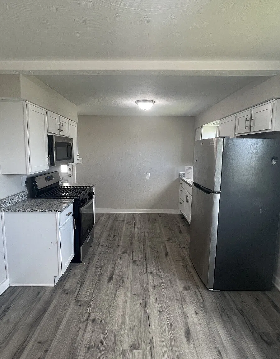 3 bed, 2.0 bath, $1,300 — Photo 4