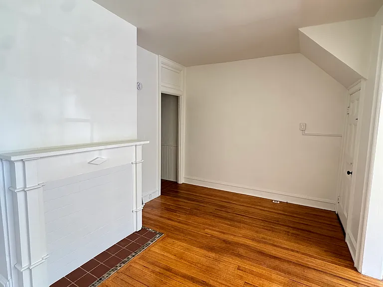 612 Auburn Ave #LOWER — Photo 3