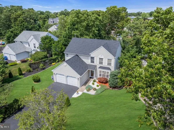 78 Holly Tree Ln, Toms River, NJ 08753