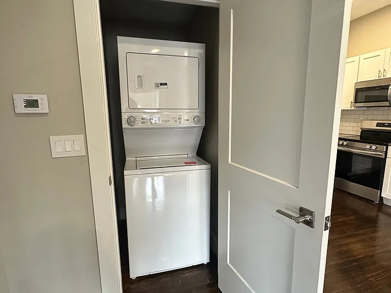 1212 Meridian St #201 — Photo 5