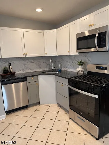3 bed, 2.0 bath, $2,800 — Photo 2