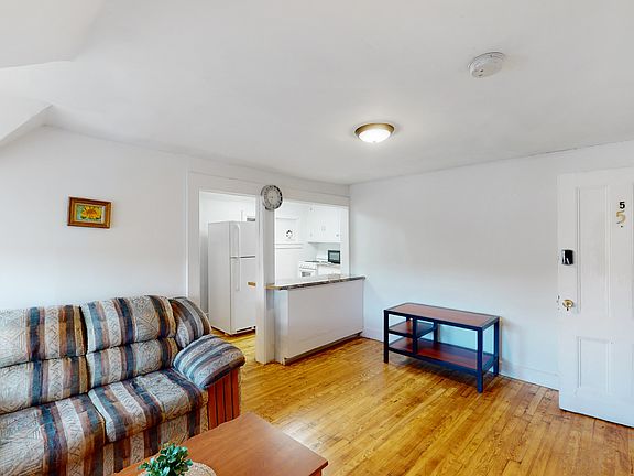 5th image of 146 Beethoven St APT 5