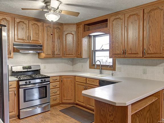 4th image of 411 Laura St