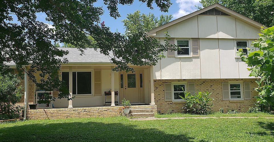 2nd image of 632 Brook Dr