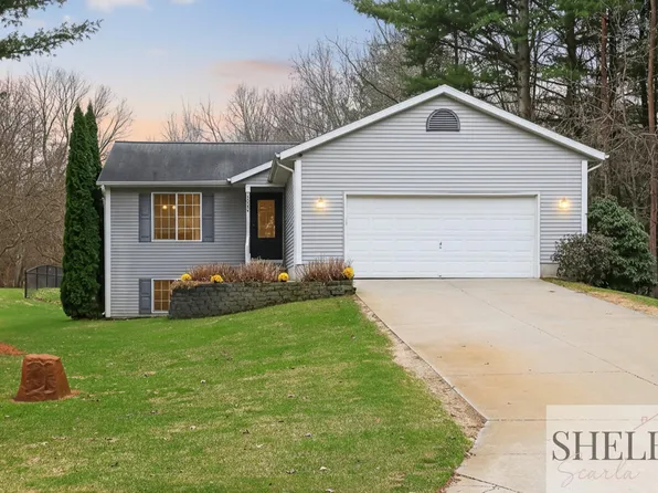 12294 Holmden Dr NE, Rockford, MI 49341