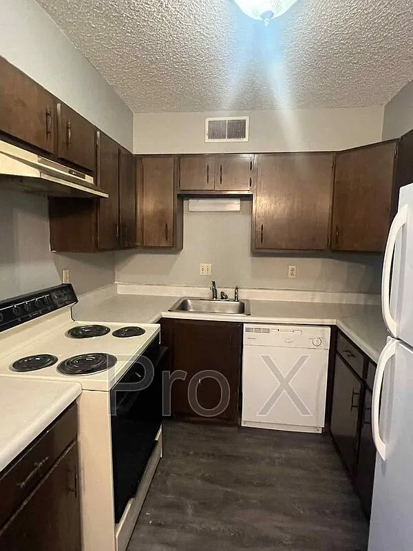 2 bed, 1.0 bath, $775 — Photo 4