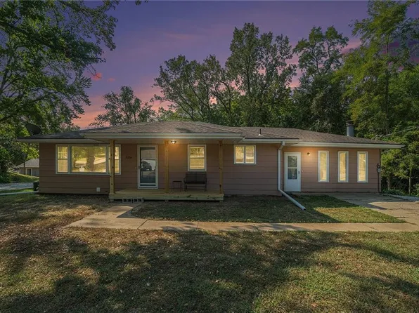 3516 Karnes Rd, Saint Joseph, MO 64506