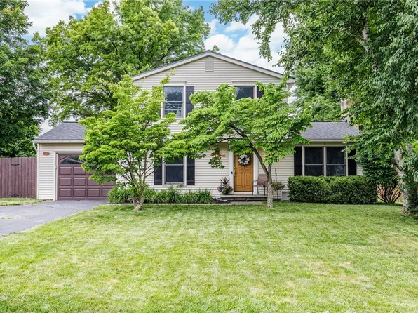25 Killdeer Ln, Fairport, NY 14450
