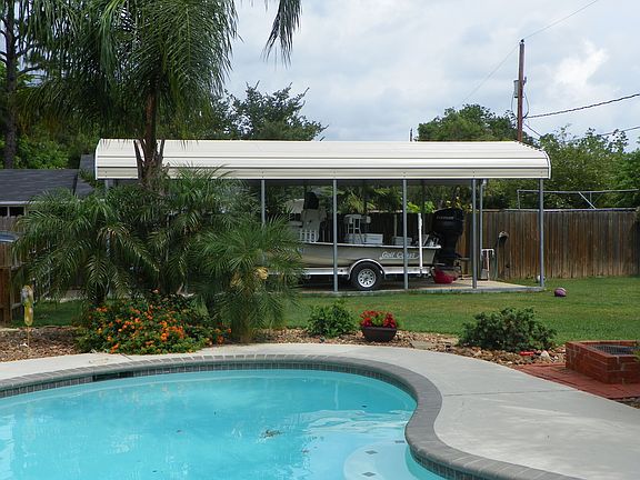 Covered 30' boat parking