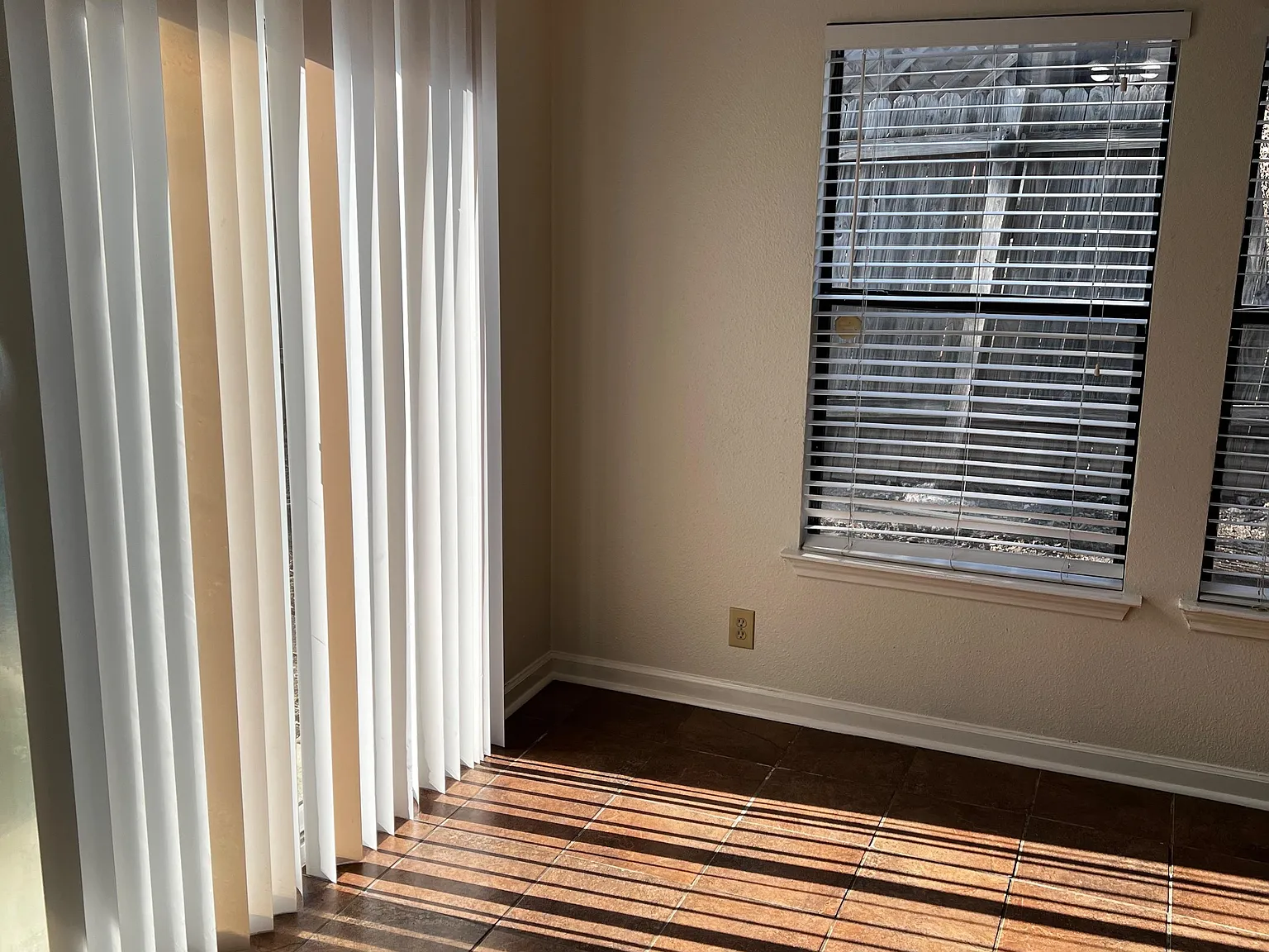 4 bed, 2.5 bath, 1475 sqft, $667 — Photo 4
