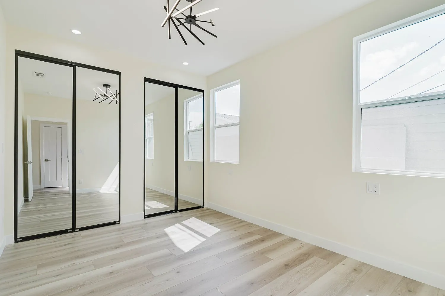 3 bed, 1200 sqft, $4,800 — Photo 4