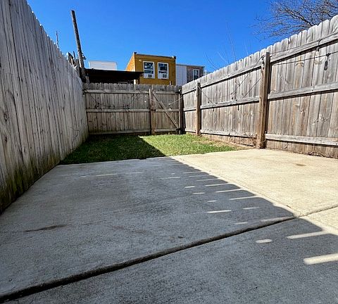 5th image of 2048 E William St