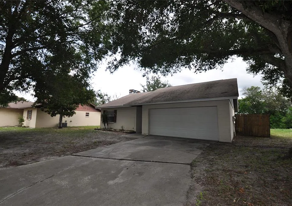 828 Cinnamon Dr E