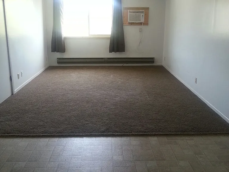 522 York St — Photo 2