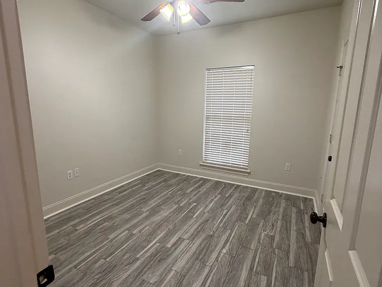3001 Northbank Dr — Photo 34