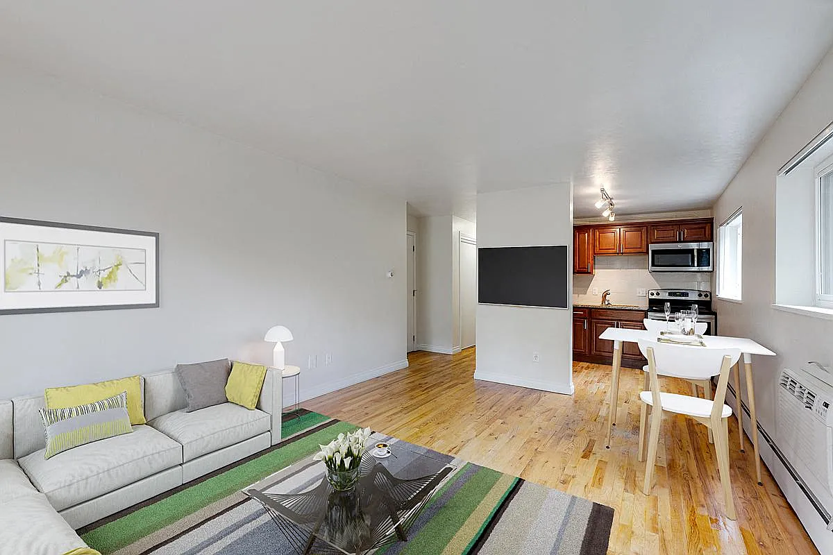 1362 Clayton St. Apartments — Photo 2